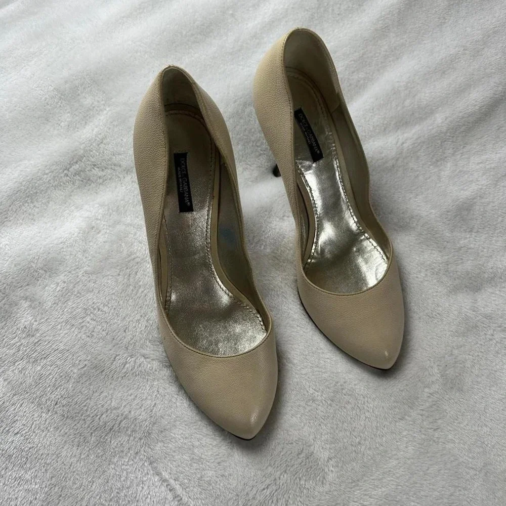 Dolce & Gabbana cream pebble leather pumps almond toe detail y2k euro designer